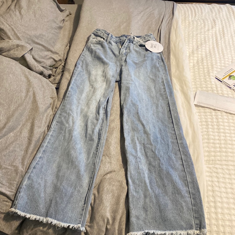 High rise Mom jeans! Great shape never worn true to size.